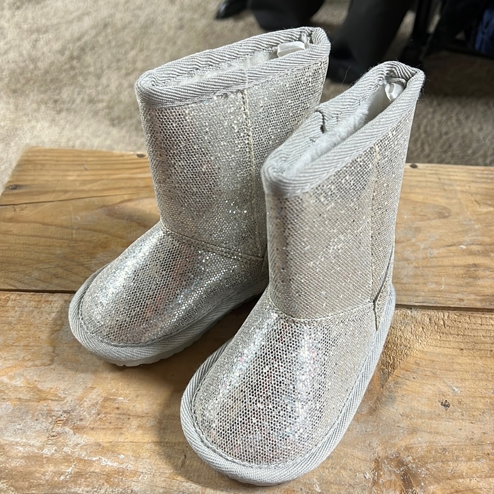 Small Children’s Place glitter pull on boot. New without tags.